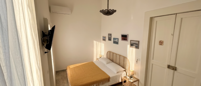 Camera matrimoniale 2 dettaglio letto - B&B Le Camere sul Golfo